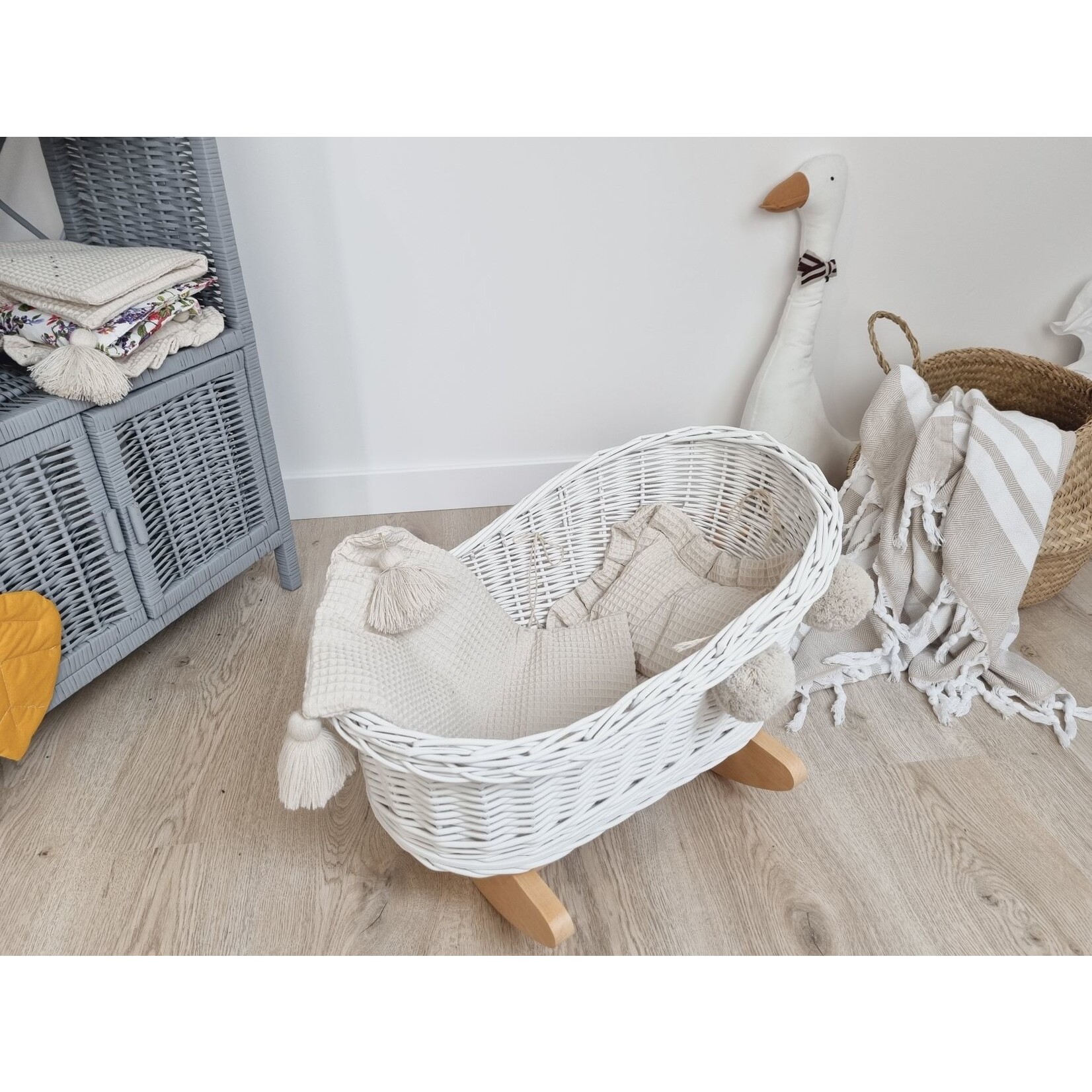 Wiklibox Rieten poppenwieg Wit met dekens