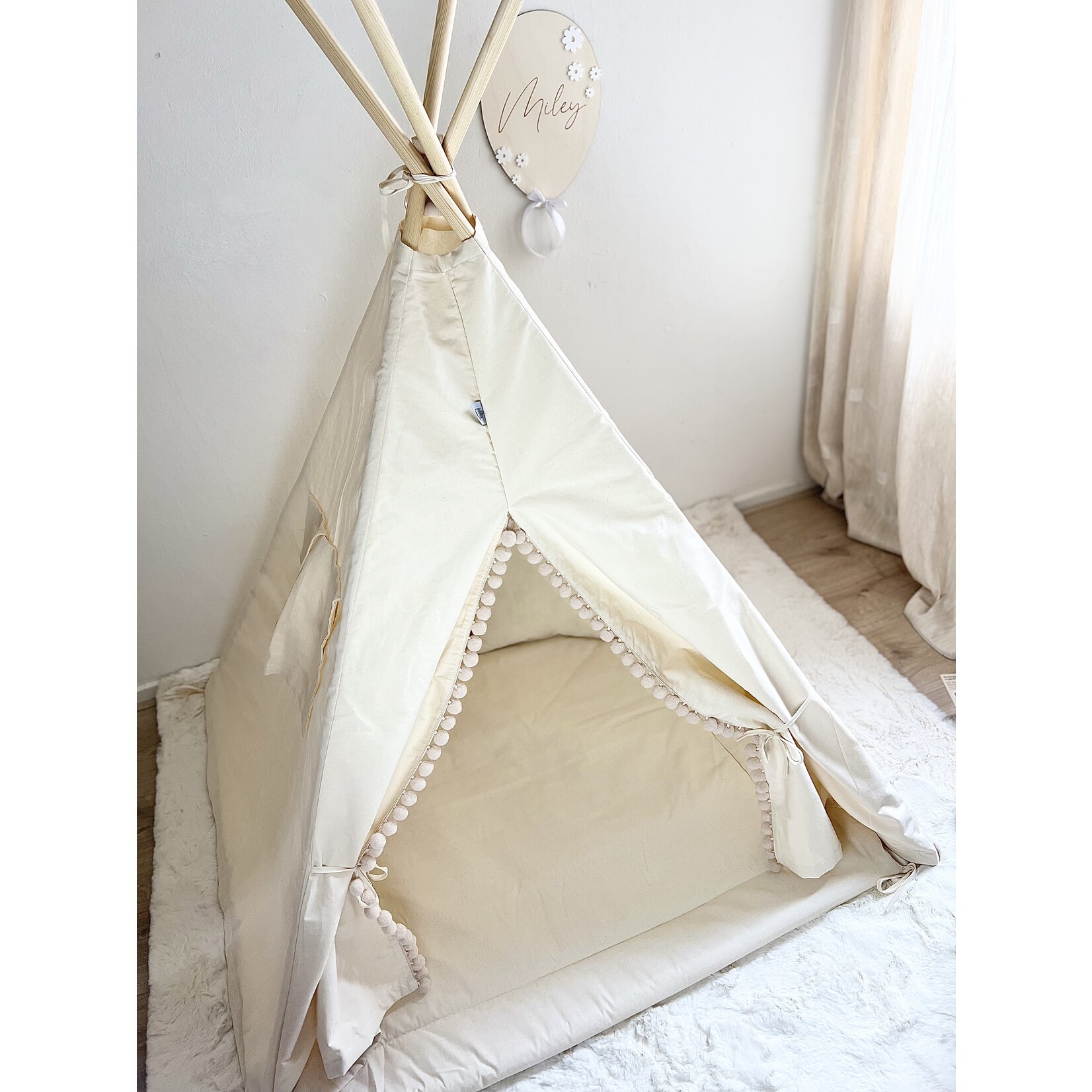Sowka TIPI tent Beige met pompons + mat en kussens